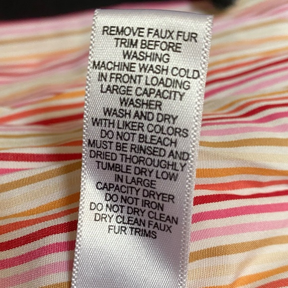 Gap • Women’s Down-Filled Parka - Picture 14 of 14